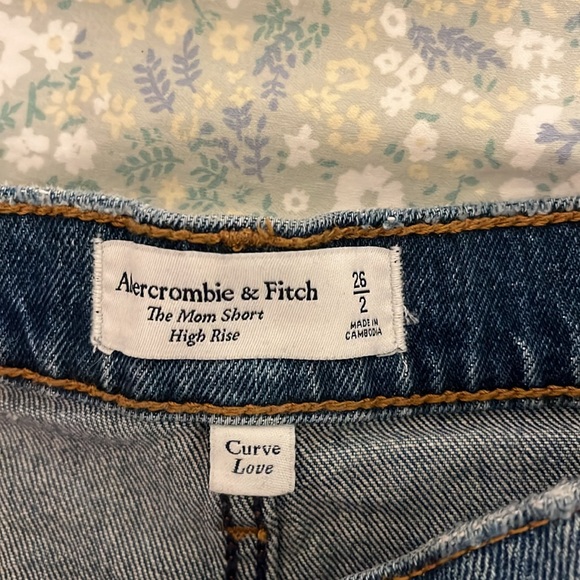 Abercrombie Jean shorts - Picture 3 of 3